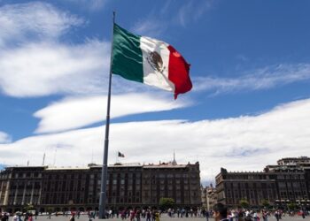 BANDERA DE MÉXICO: DE REFERENCIA RELIGIOSA A SÍMBOLO IDENTITARIO NACIONAL