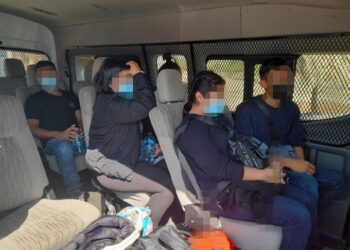 Identifica INM a personas migrantes irregulares trasladadas por supuesto funcionario de la Cámara de Diputados