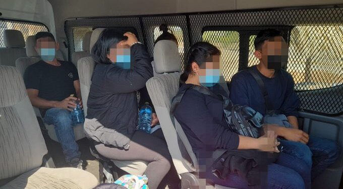 Identifica INM a personas migrantes irregulares trasladadas por supuesto funcionario de la Cámara de Diputados