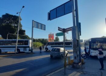 Bloqueo de la CENEO en crucero vial