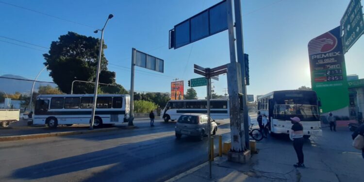 Bloqueo de la CENEO en crucero vial
