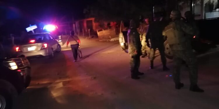 Corporaciones policiales de la SSPO tras presuntos agresores en Sta. María Colotepec