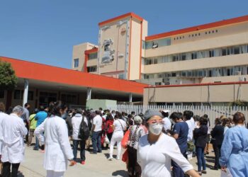 MAS DE MIL PERSONAS FUERON EVACUADAS DEL (H.G.D.A.V.) POR SISMO DE 5.2 GRADOS