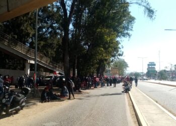 Realizan marcha Sol Rojo y sindicatos independientes por desaparecidos y asesinados.