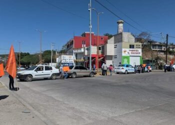Realizan bloqueo integrante de la organización Lubizha en Huajuapan.