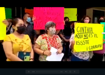 Trabajadores toman oficinas de gobierno del estado por falta de insumos de trabajo.