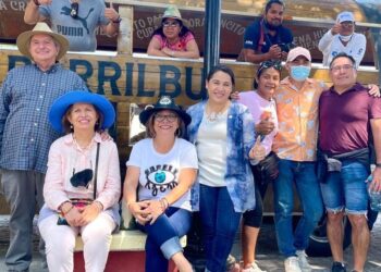 Comerciantes, productoras de artesanías y prestadores de servicios turísticos de Valles Centrales piden a Naty Díaz rescatarlos