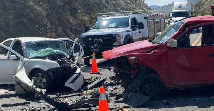 Una niña y un adulto mueren tras choque en la súpercarretera, en Nochixtlán, Oaxaca