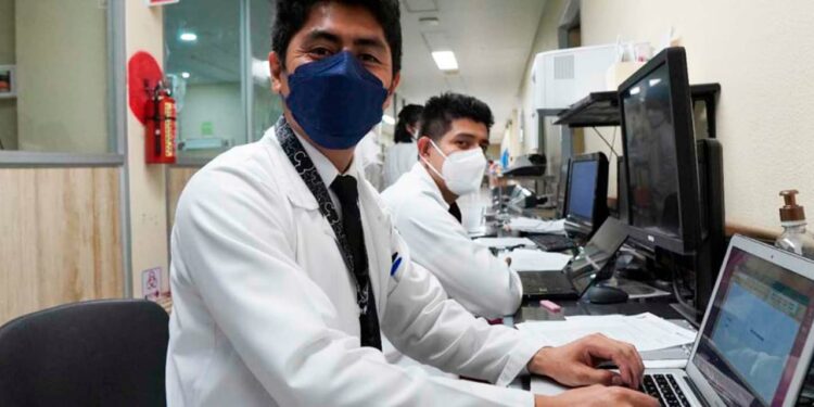 Cumple hospital Aurelio Valdivieso 57 años salvando vidas: SSO