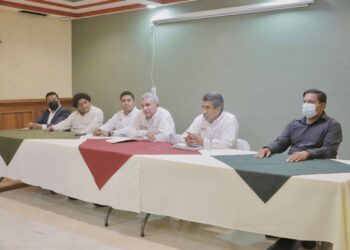 Arropan universitarios proyecto de la Cuarta Transformación que encabeza Salomón Jara