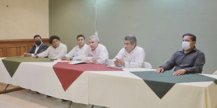 Arropan universitarios proyecto de la Cuarta Transformación que encabeza Salomón Jara
