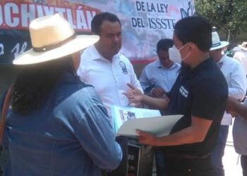 Cuauhtémoc Barba Roja entrega posicionamiento a la dirigencia del Magisterio Oaxaqueño