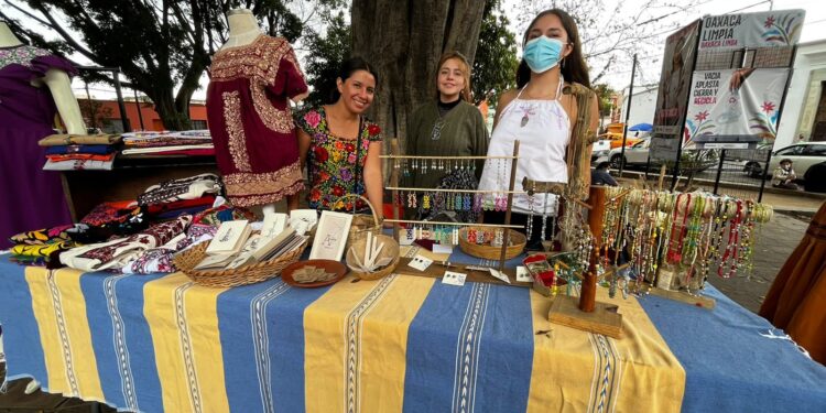 Realizan “Tianguis 08”, plataforma de promoción del emprendimiento juvenil