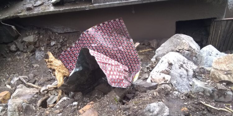 Dos personas fallecen sepultadas tras paso del huracán Agatha