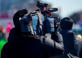 Falsificación y desinformación: las armas con las que se ataca a los periodistas en una guerra moderna