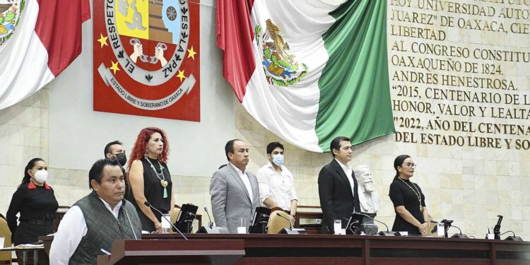 Exigen en Congreso atención a familiares de víctimas de tráiler abandonado con inmigrantes