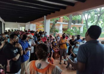 Se organizan damnificados de sismos para bloquear la Guelagetza