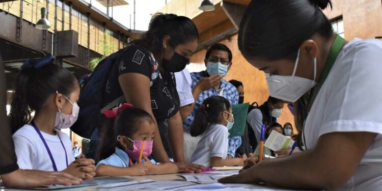 Vacunas pediátricas contra COVID-19 aplicadas en Oaxaca cuentan con vida útil de 9 meses