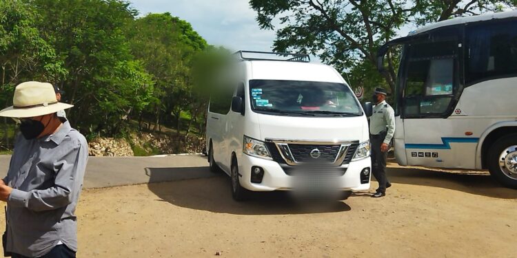 En la zona arqueológica de Monte Albán la Guardia Nacional realiza operativo contra transportistas turísticos «piratas»