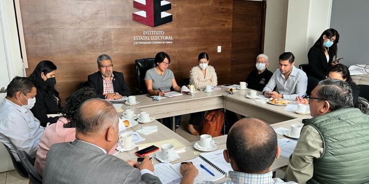 Encabeza IEEPCO mesa de seguridad por elecciones en Sistemas Normativos Indígenas