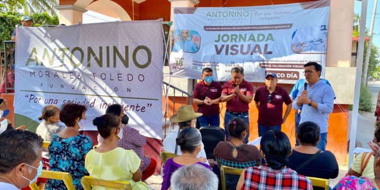 Antonino Morales Toledo, beneficia a Juchitán con jornada de Salud Visual gratis