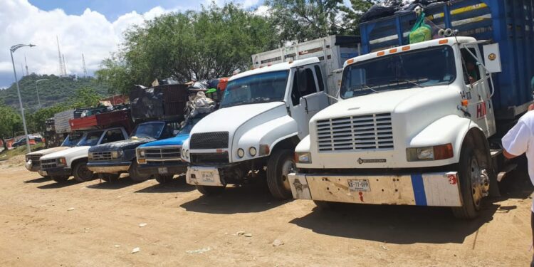 Recolectores de basura amenazan con tirar desechos en el palacio municipal o Zócalo capitalino