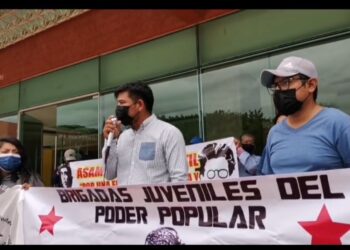 Protestan aspirantes de la UABJO para exigir espacios en la Máxima Casa de Estudios.