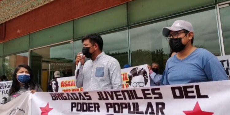 Protestan aspirantes de la UABJO para exigir espacios en la Máxima Casa de Estudios.