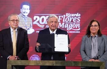 Presidente de la República firma iniciativa para eliminar horario de verano