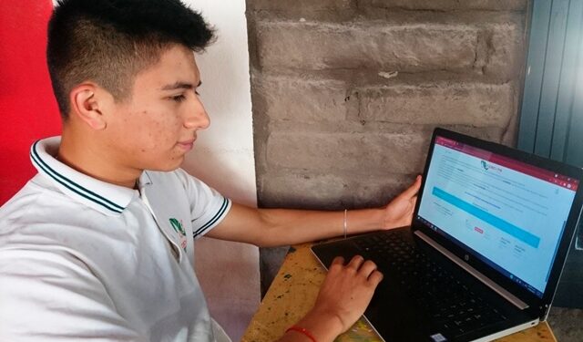 16 docentes del CECyTEO reconocidos a nivel nacional por excelencia en su labor académica