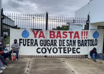 Habitantes de San Bartolo Coyotepec, toman instalaciones de la empresa Gugar.