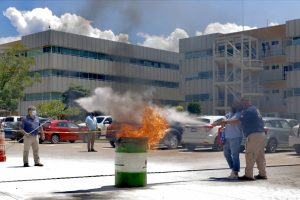 Capacitan a brigadistas de Ciudad Administrativa en manejo de extintores