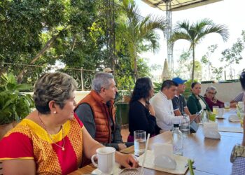 Se reúne Salomón Jara con vecinos de Barrio de Jalatlaco