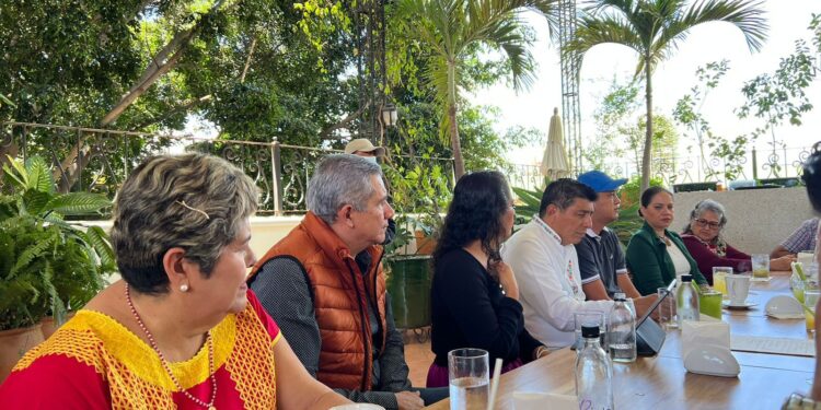 Se reúne Salomón Jara con vecinos de Barrio de Jalatlaco