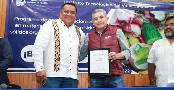 Noé Jara presente en el marco de la entrega de reconocimientos en materia de residuos solidos.