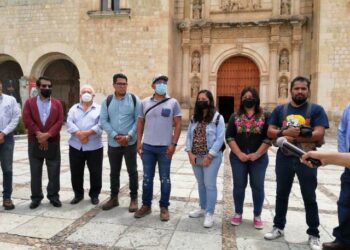 Periodistas de Oaxaca se manifiestan por reporteros agredidos.