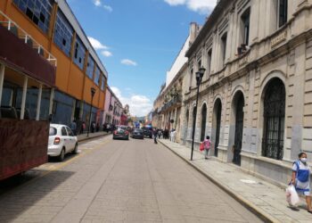 Atacan a balazos a joven en el centro de la ciudad