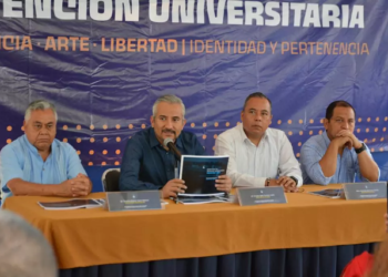 El rector Cristian Carreño escucha a la comunidad UABJO