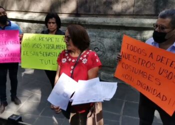 Se manifiestan habitantes de San Sebastián Tutla, exigen respeto a los usos y costumbres de la comunidad