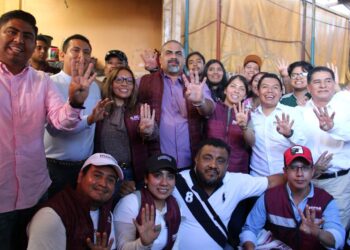 Morenistas visitan el centro comercial más importante de Oaxaca