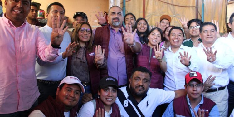Morenistas visitan el centro comercial más importante de Oaxaca