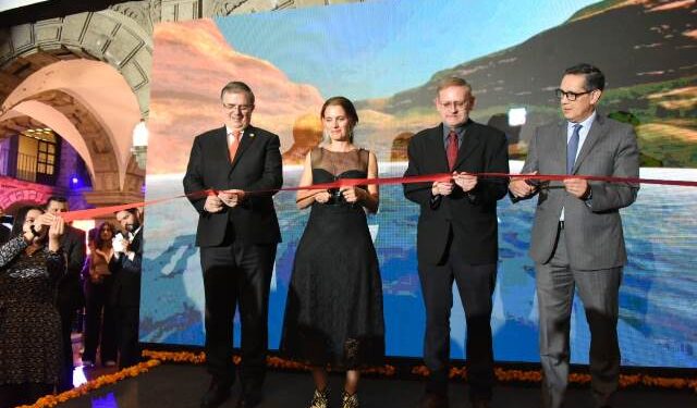 El arte enriquece la diplomacia: Ebrard