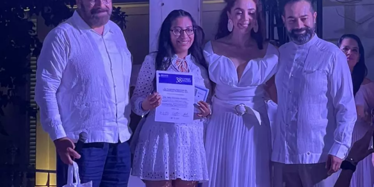 Estudio de caso clínico de automutilación da primer lugar en concurso nacional a la UABJO.