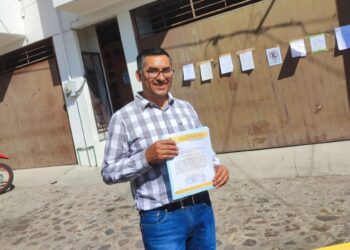Porfirio Santos Matías se registra con la planilla amarilla para la presidencia de San Antonio de la Cal