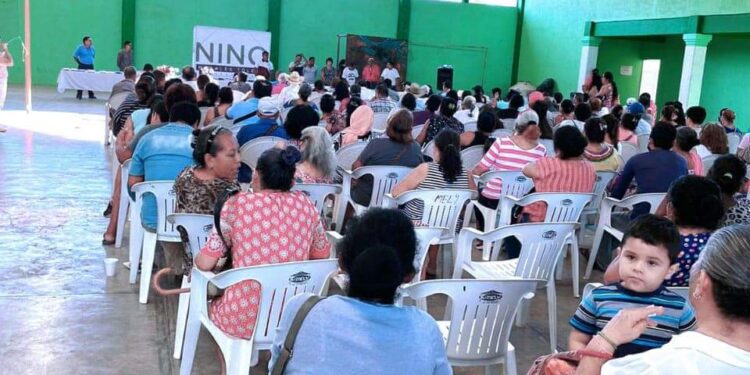 Fundación «Nino Morales Toledo», entrega lentes graduados en la población de Río Grande Tututepec