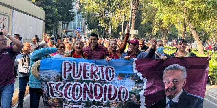 Como desde hace más de 30 años, Salomón Jara camina junto a AMLO