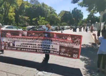 Con bloqueo exigen justicia y castigo a los culpables.