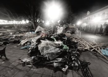 Tras 12 años, desalojan a los ambulantes del zócalo y los portales