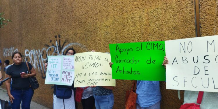 Padres de familia del CIMO piden alto al recorte de plantilla de docentes