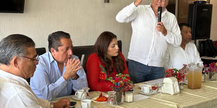 Se reúne dirigencia priísta con la fuerza política de Huajuapan